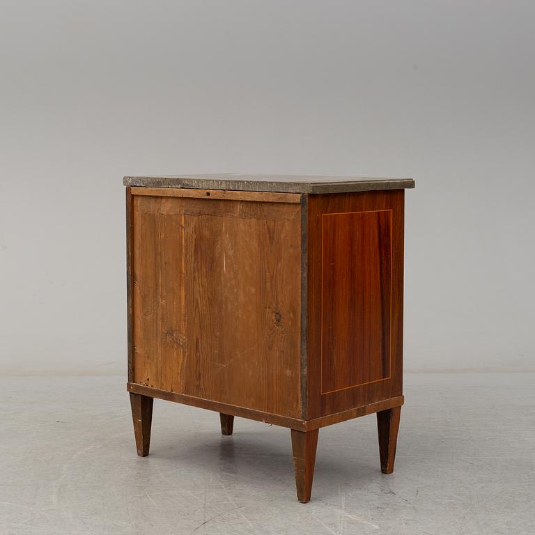 A gustavian chest of drawers, early 20th century.