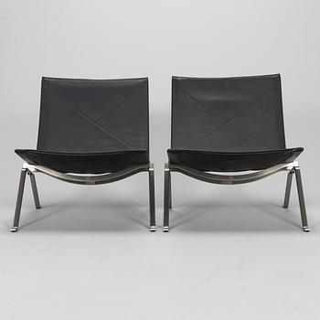 Poul Kjaerholm, fåtöljer, ett par, "PK22", Fritz Hansen, Danmark, daterade 2007.