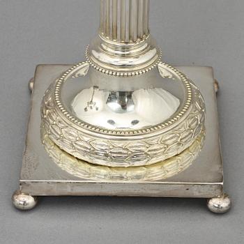 KANDELABRAR, ett par, sengustaviansk stil, nysilver, GAB, Stockholm, 1900-talets sista kvartal.