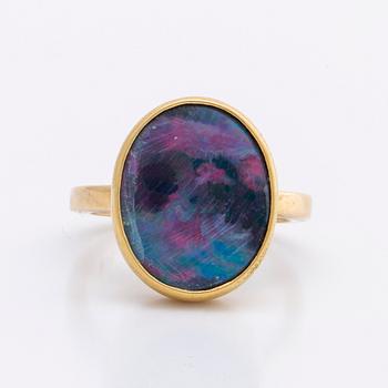 RING 14K gold 1 opal approx 15 x 12 mm.