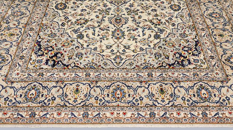 A Keshan carpet, 347 x 245 cm.