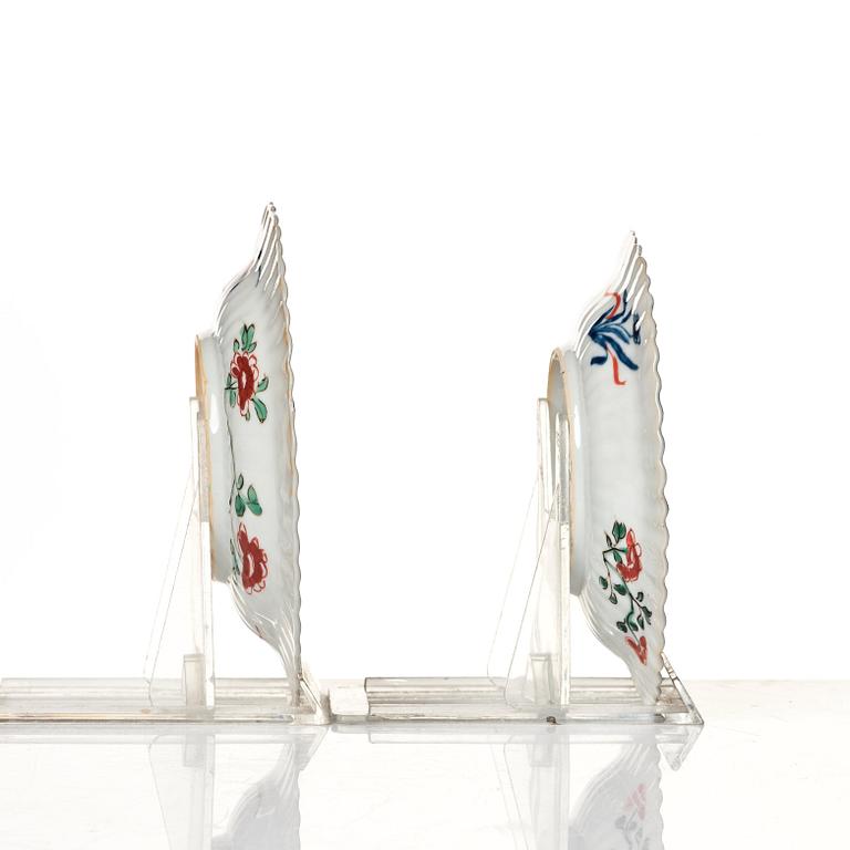 A pair of famille verte cups with stands, Qing dynasty, Kangxi (1662-1722).