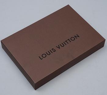 SCARF, Louis Vuitton.