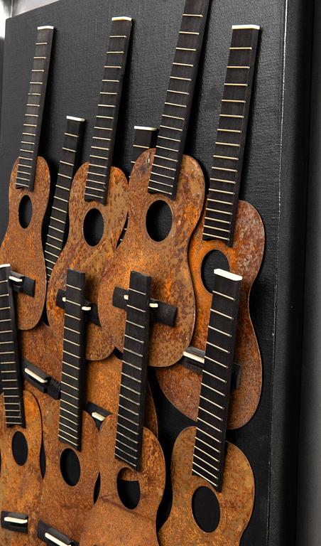 Arman (Armand Pierre Fernandez), "Cavaquinho".