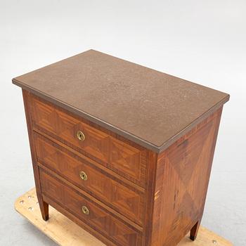 Chest of drawers, Gustavian style, first half of the 20th century.