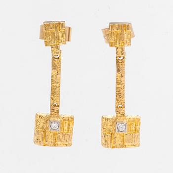Björn Weckström, A pair of 18K gold earrings 'Thai' with 8/8-cut diamonds ca. 0.04 ct in total. Lapponia 2001.