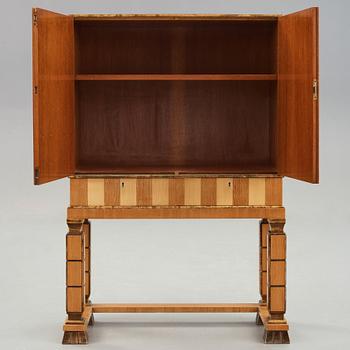 GUSTAV BERGSTRÖM, attributed to, a Swedish Grace cabinet on stand, 1930's.