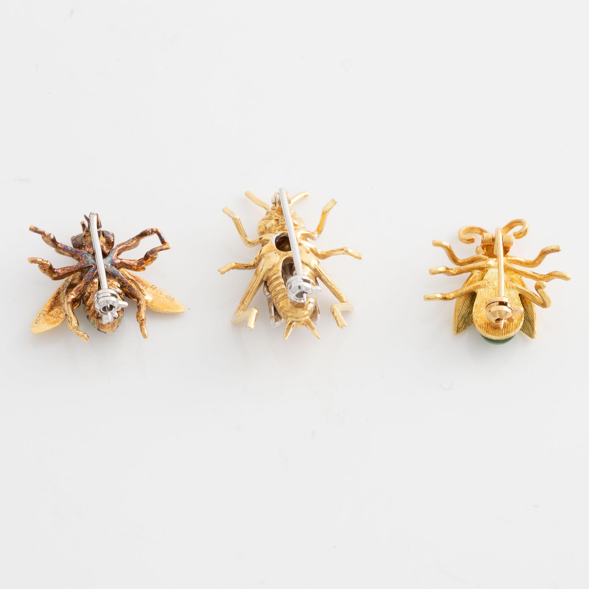 Three brooches in the shape of insects, 18K gold.