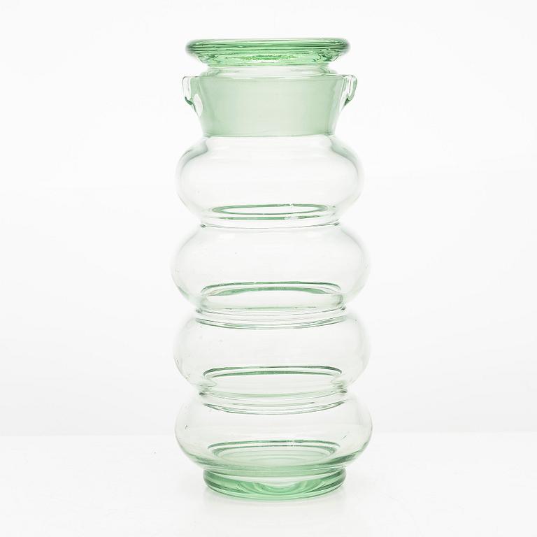 Kaj Franck, a cocktail shaker KF 254 in green glass, Nuutajärvi Notsjö, 1950s.