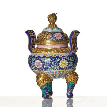 An enamel on copper censer, late Qing dynasty/Republic with a blue enamel Qianlong mark.