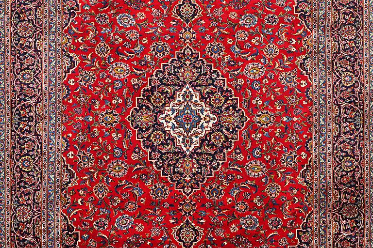 A carpet, Kashan, ca 360 x 247 cm.