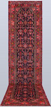 Gallerimatta, Hamadan, ca 432 x 110 cm.