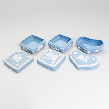 WEDGWOOD, Jasperware, 30 delar, England 1900-talets andra hälft.