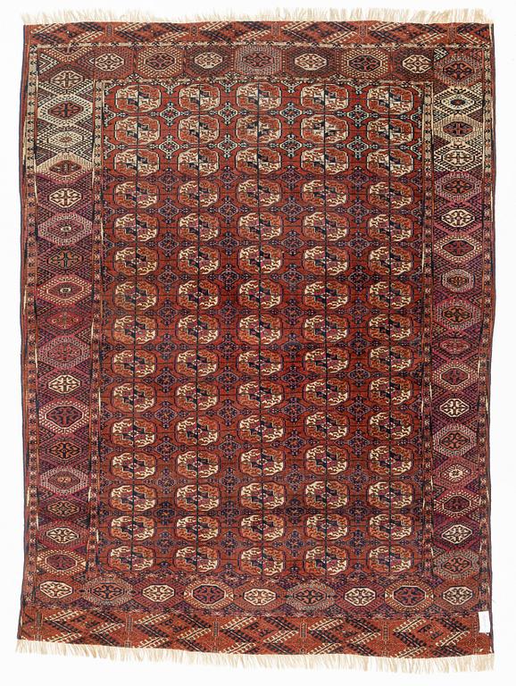 A Tekke carpet, c. 305 x 225 cm.