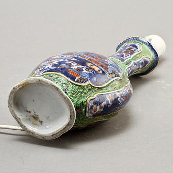 BORDSLAMPA, porslin, Kina, 1800-tal.