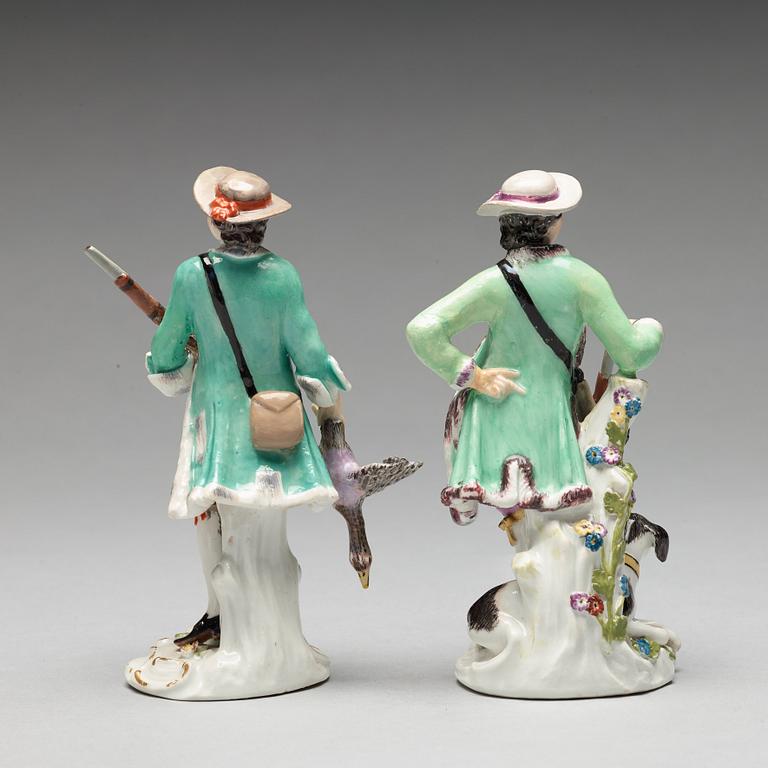 FIGURIN, två stycken, porslin. Meissen, jägare, 1700-tal.