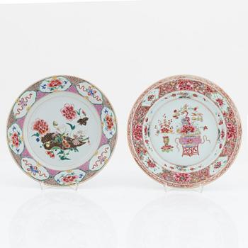 A set of two famille rose dinner plates, Qing dynasty, Qianlong (1736-95).