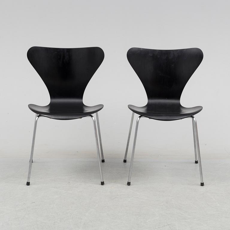 A pair of "Sjuan" chairs by Arne Jacobsen, 1968.