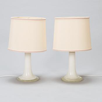 Lisa Johansson-Pape, pöytävalaisinpari, malli 46-017, Stockmann Orno 1900-luvun loppu.