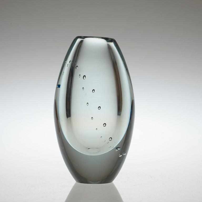 A Gunnel Nyman glass vase, Nuutajärvi, Notsjö, Finland 1956.