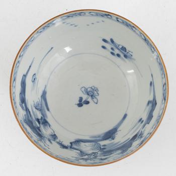 A group of two Chinese blue and white bowls and a cup, part 17th and 18th century.