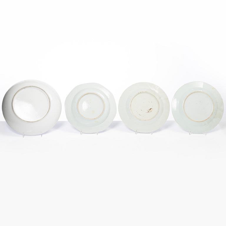 A group lot of 12 blue and white Chinese Export dishes, Qing dynasty, 18th century.