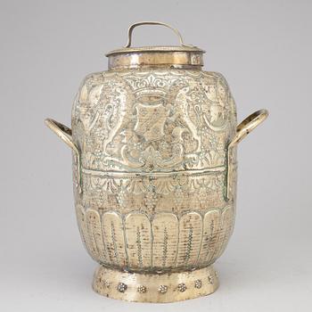 A BRASS JAR AND COVER, 18th century.