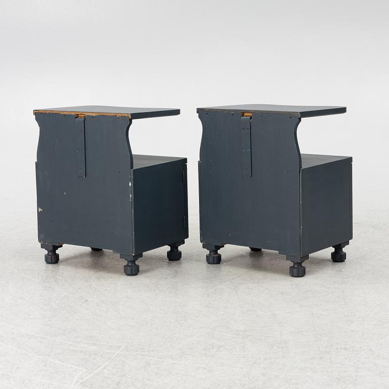 Sängbord, ett par, omkring 1900-talets mitt.