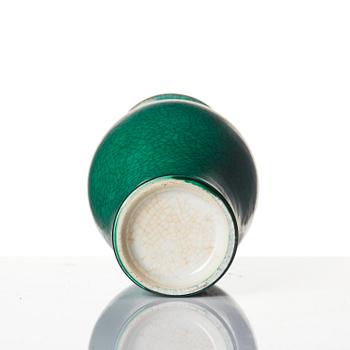 An apple green crackle-glazed vase, Qing dynasty, 18th century.