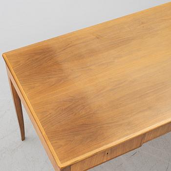 Carl Malmsten, skrivbord "Guldheden", med stol.