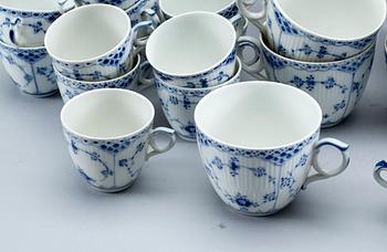 KAFFE och TESERVIS, 22 delar, porslin, "Musselmalet", Royal Copenhagen, 1900-talets andra hälft.