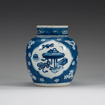 A blue and white jar with cover, Qing dynasty, Kangxi (1662-1722).