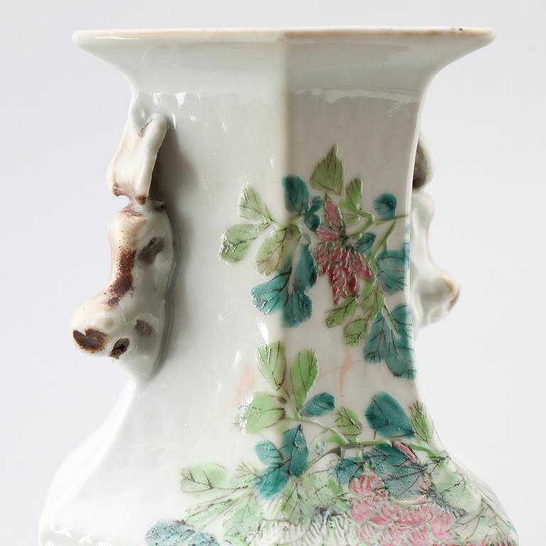 VAS, porslin, Kina, sannolikt 1800-tal.