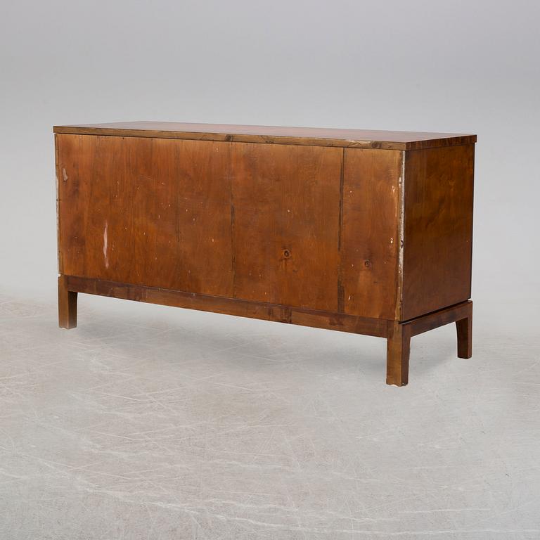 SIDEBOARD, 1900-talets första hälft.