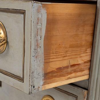 Chests of drawers, a pair from the 19th century.