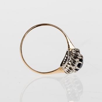 RING, 18K guld, safir, diamanter. Svenska stämplar. Vikt ca  3,2 g.