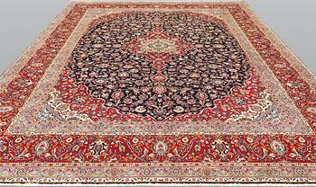 A Keshan carpet, approx. 397 x 307 cm.