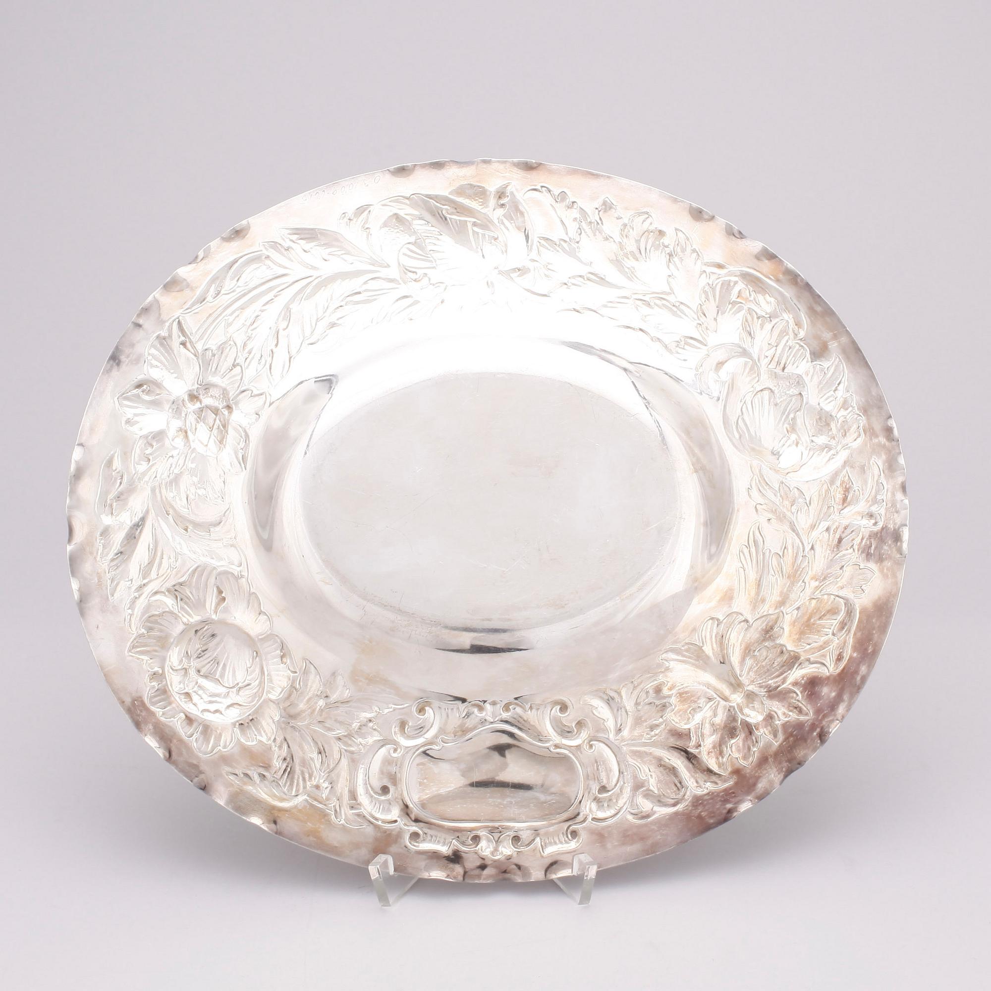 PRESENTERFAT, silver, Barockstil, Guldsmeds aktiebolaget, Stockholm, 1955. Vikt 360 gram.