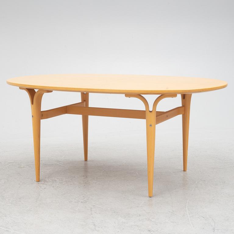 Bruno Mathsson, a birch coffee table, Mathsson International, Sweden, end of the 20th century.