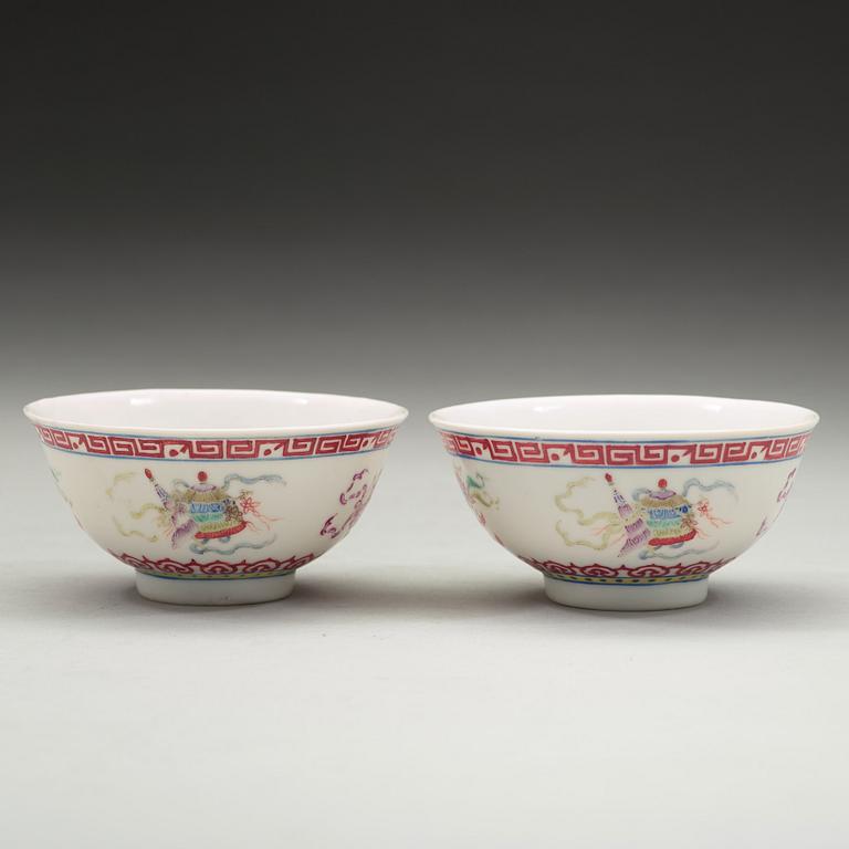 A pair of bowls, Republic with Daoguang seal mark.