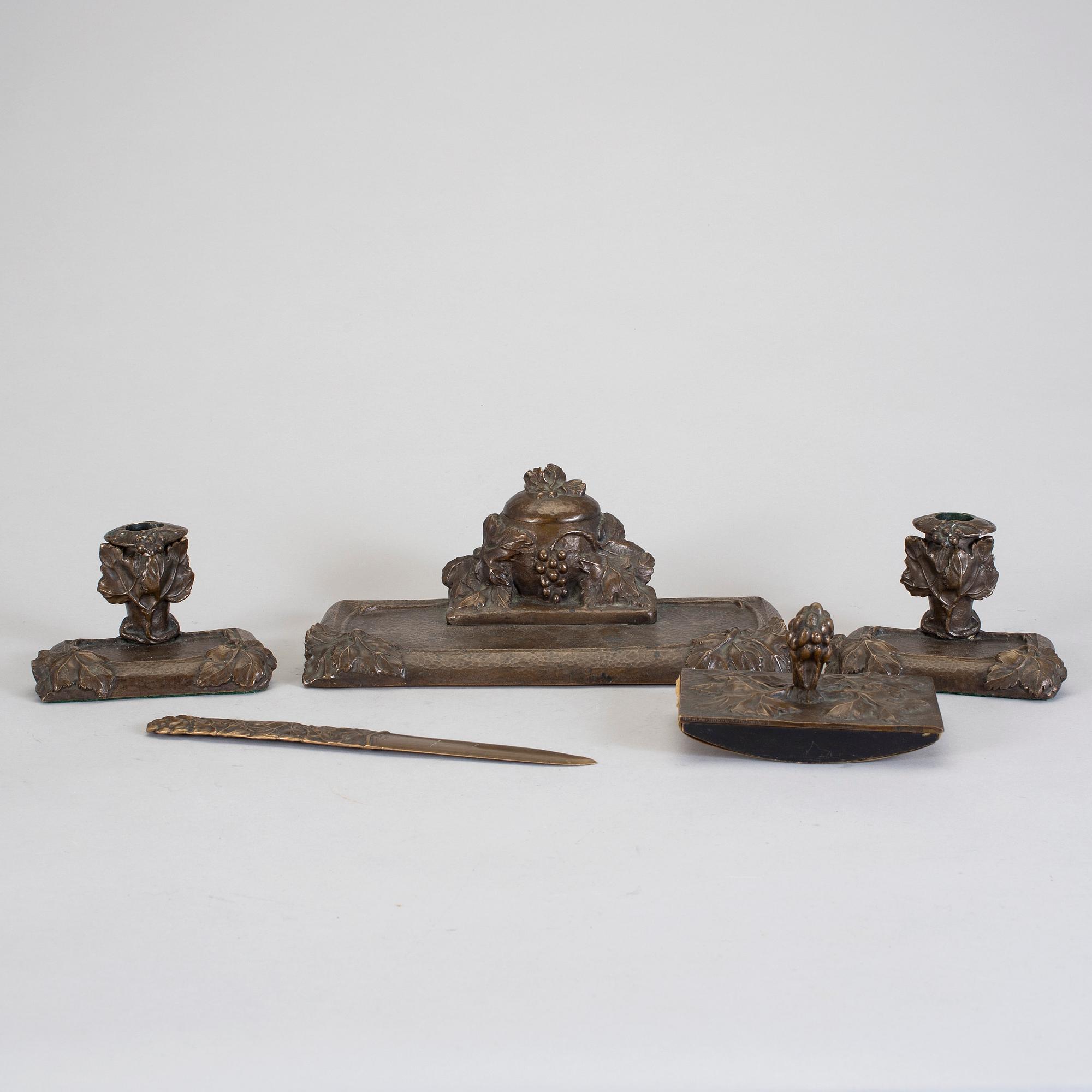 SKRIVBORDSUPPSATS, 5 delar, brons, jugend, design E. Engeström, Herman Bergmans konstgjuteri, 1910-tal.