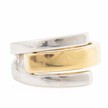 18K gold and white gold ring.
