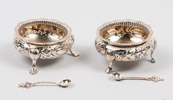 SALTKAR, ett par, rokokostil, London 1800-talets andra hälft.