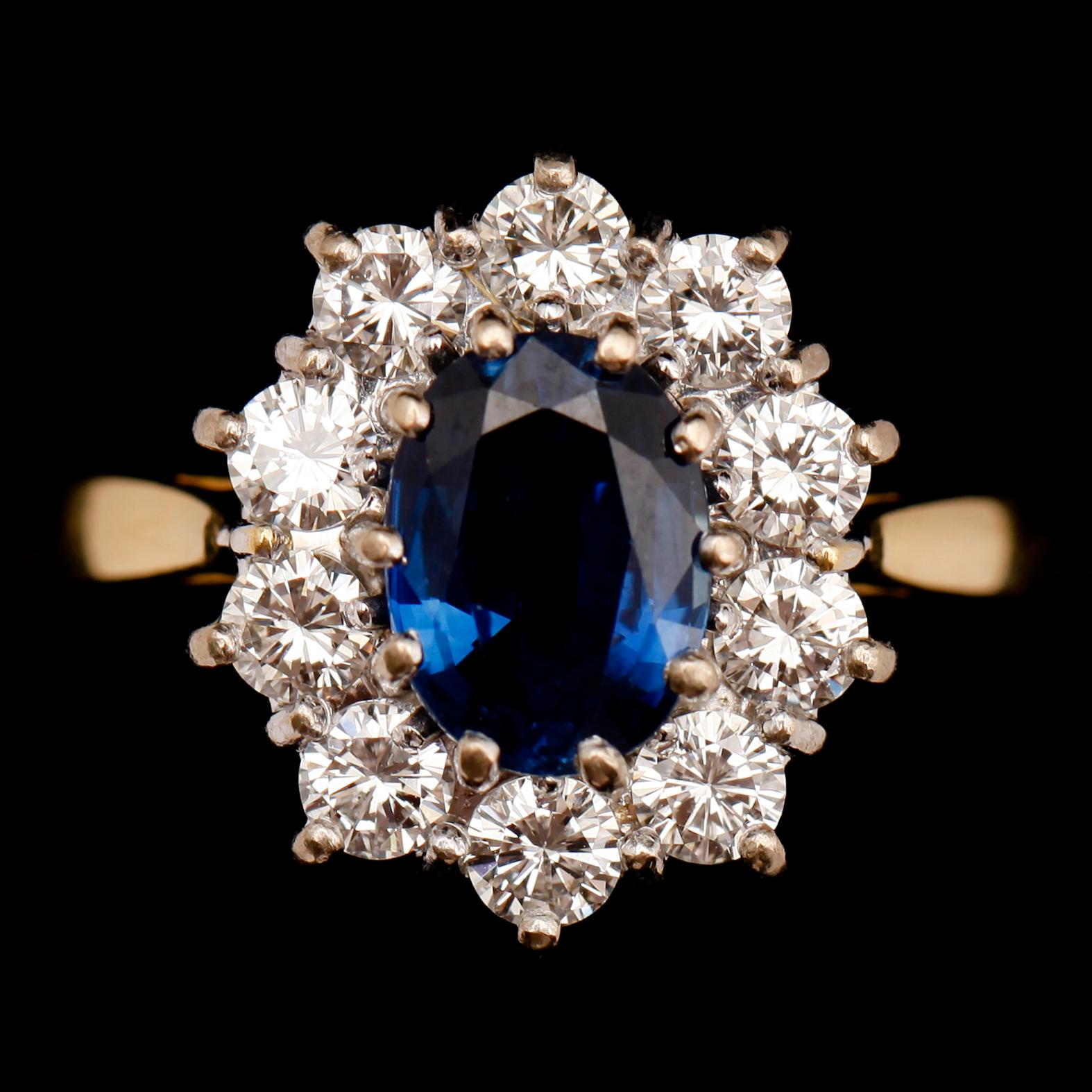 RING, 18 k guld, carmosé, med safir och briljanter.
