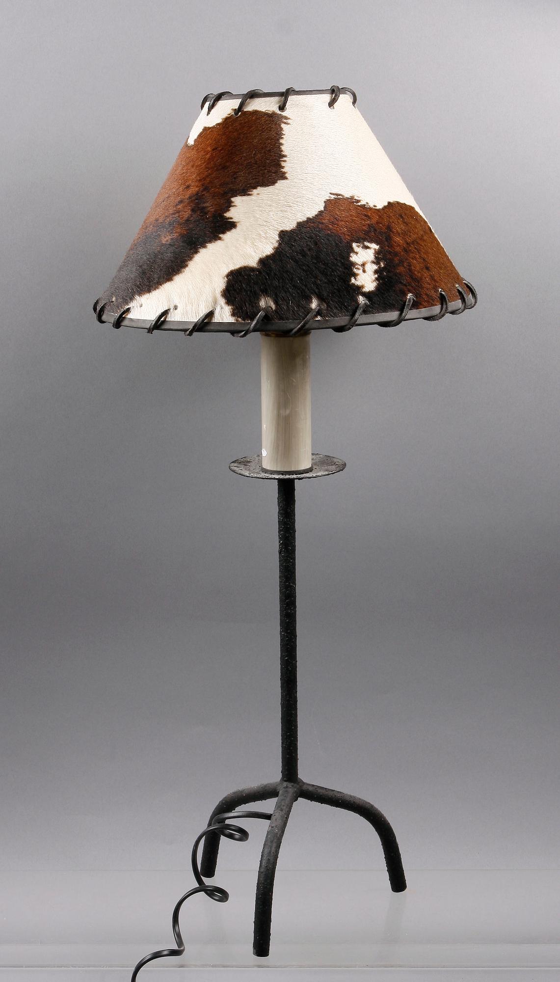 BORDSLAMPA, metall, sent 1900-tal.