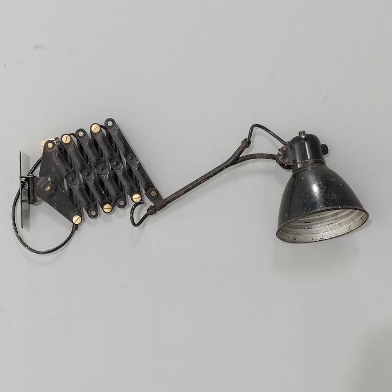 A WALL LAMP, 20TH CENTURY.