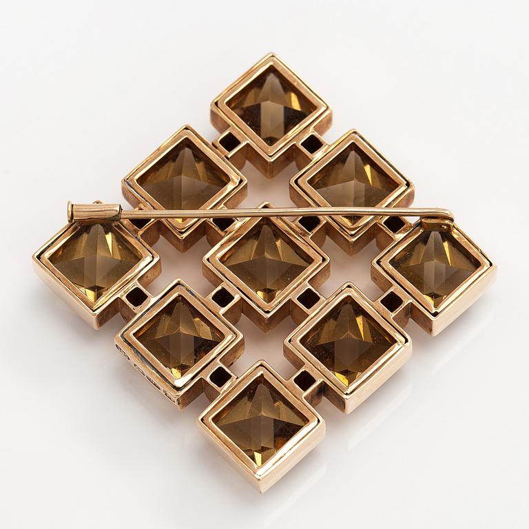 Olavi Nupponen, brosch, fasettslipade rökkvartser och granater, 14K guld, Kaunis Koru.