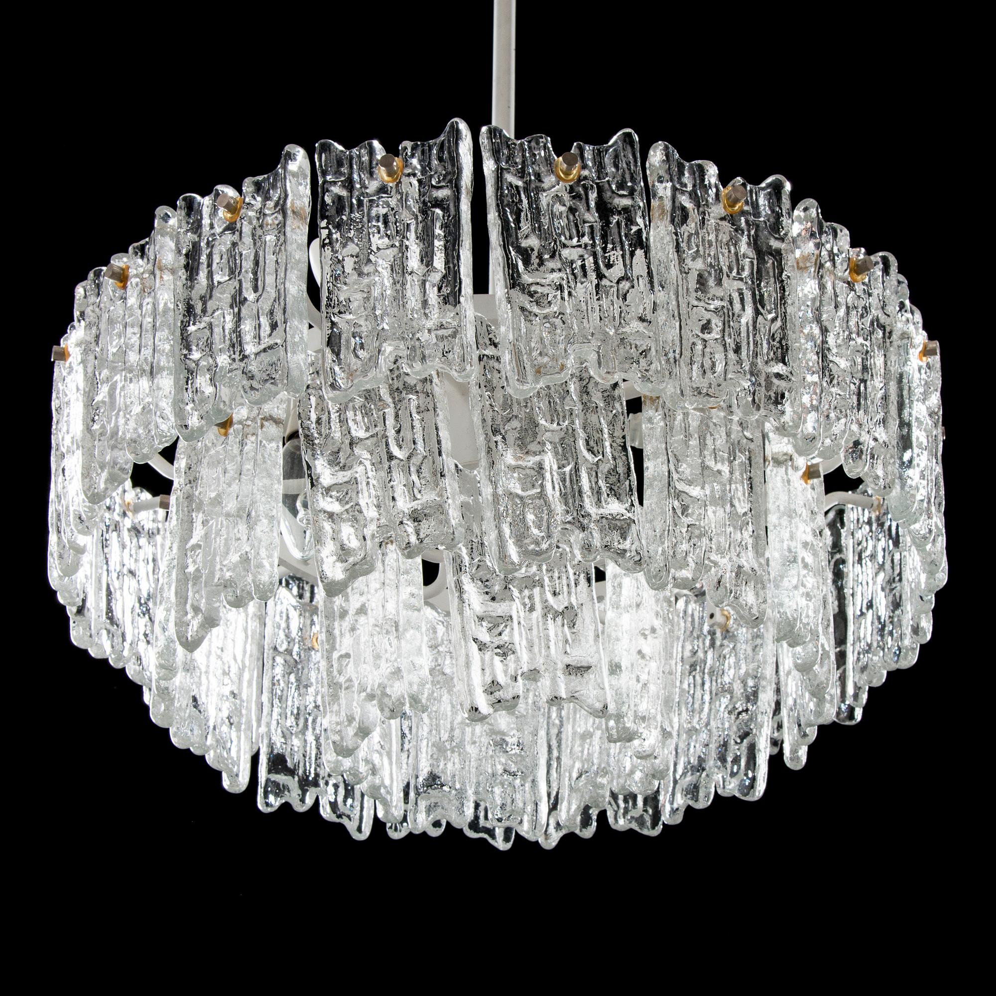 TAKLAMPA, "Ice block chandelier", J.T Design, Kalmar, Österrike. Totalhöjd ca 78 cm.