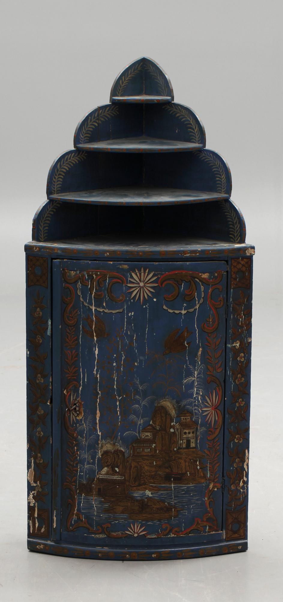 HÖRNHÄNGSKÅP, 1700-tal.