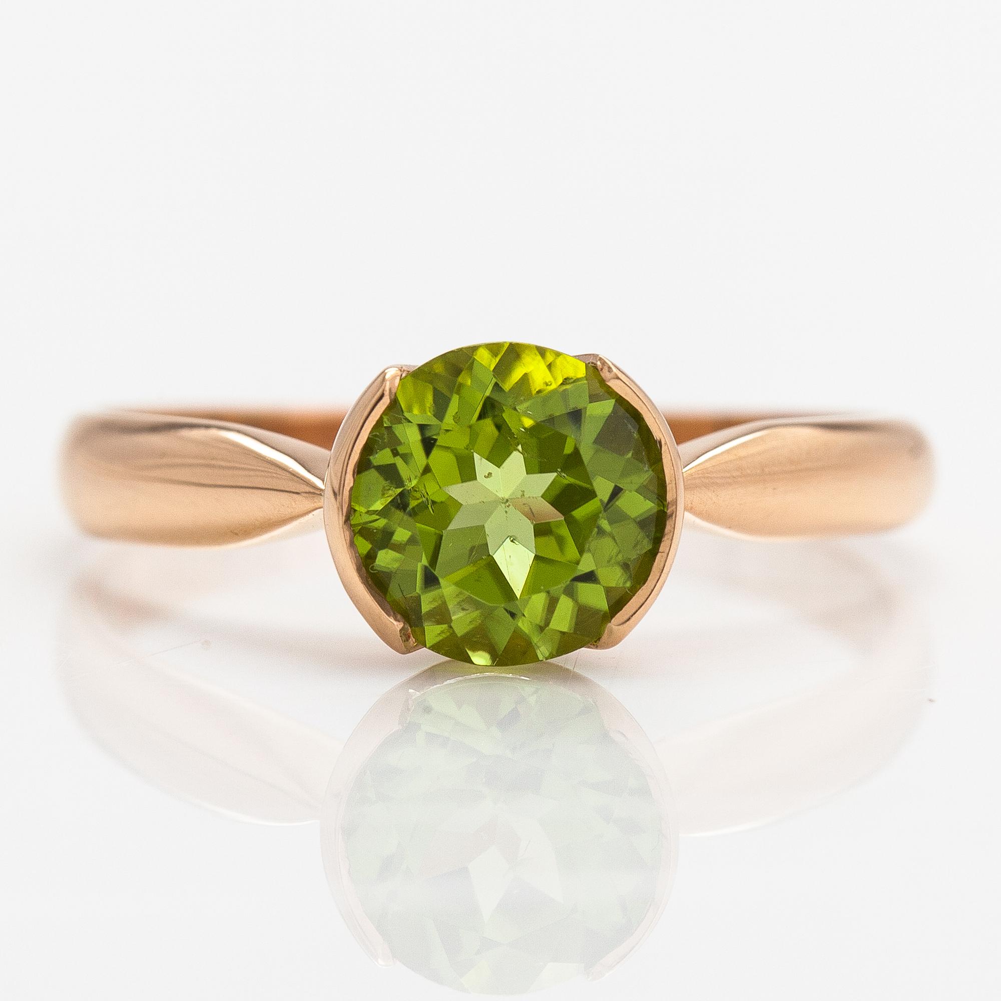 Ring, 18K guld och peridot. Kultateollisuus, Åbo 1917.